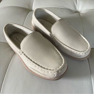 MY SLIPPERS Womens Moccasin Beige size 8 wide these are new